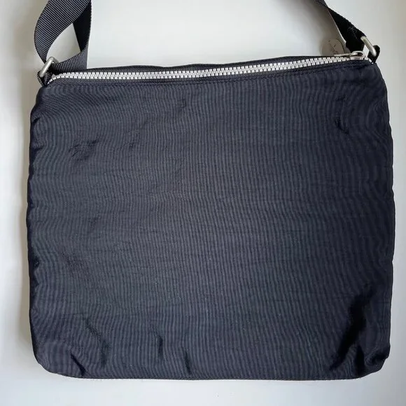 Like new! Baggallini Crossbody Nylon Travel Bag - Picture 5 of 8
